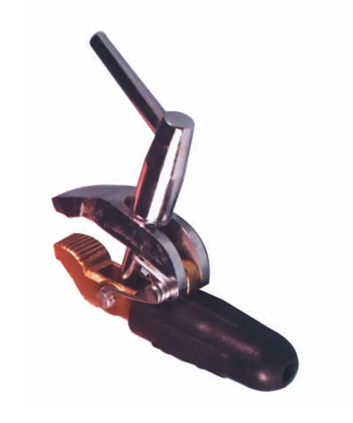 Screw-Driven Earth Clamp — 600A