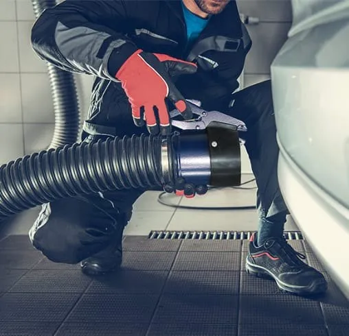 Vehicle exhaust: extraction in use